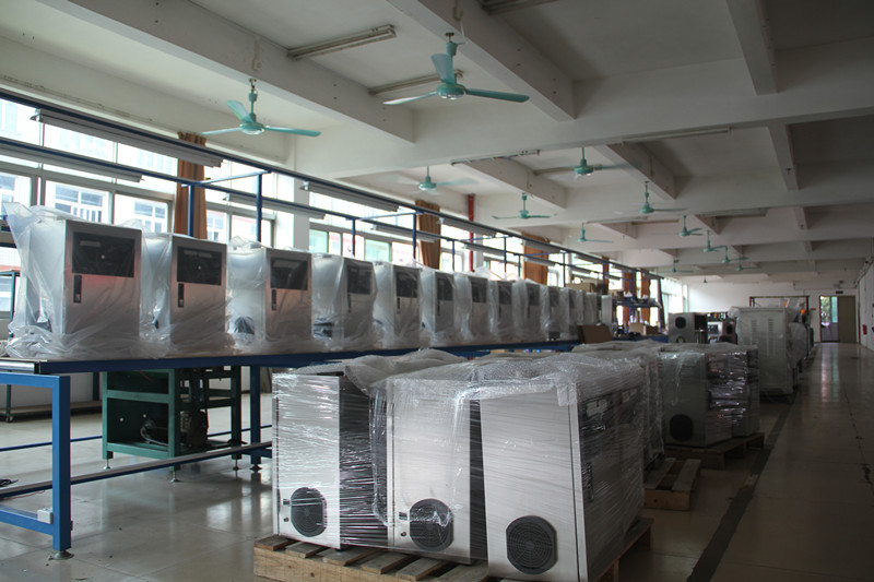 1460512659342619.jpg 肯德基生產(chǎn)車間.jpg